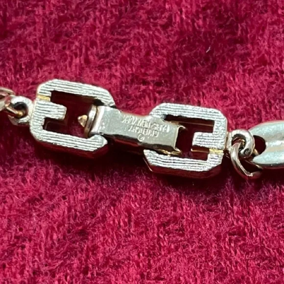 VINTAGE Givenchy NECKLACE EUC Gold - Picture 3 of 13